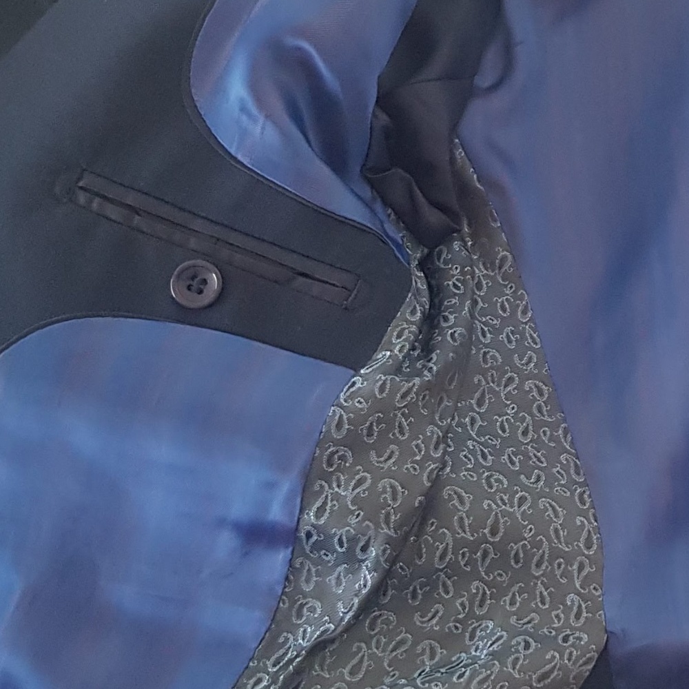 suit - Picture 5 of 6